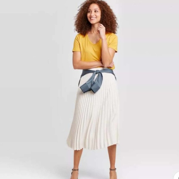 Pack of 6 NWT Women's XXL Short Sleeve Yellow Tee - Picture 3 of 3